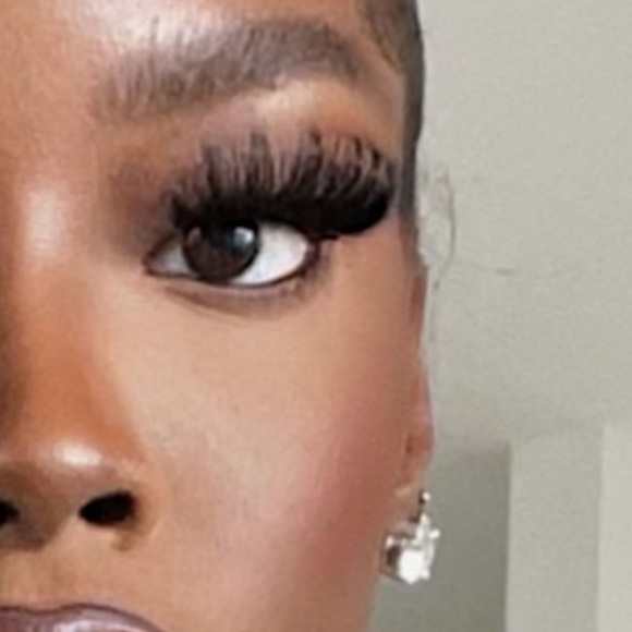 Meet your Posher, Veronika - Picture 1 of 1